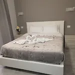 בית הארחה Garden's Elide 4*