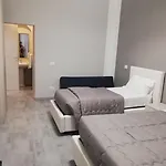 בית הארחה Garden's Elide 4*